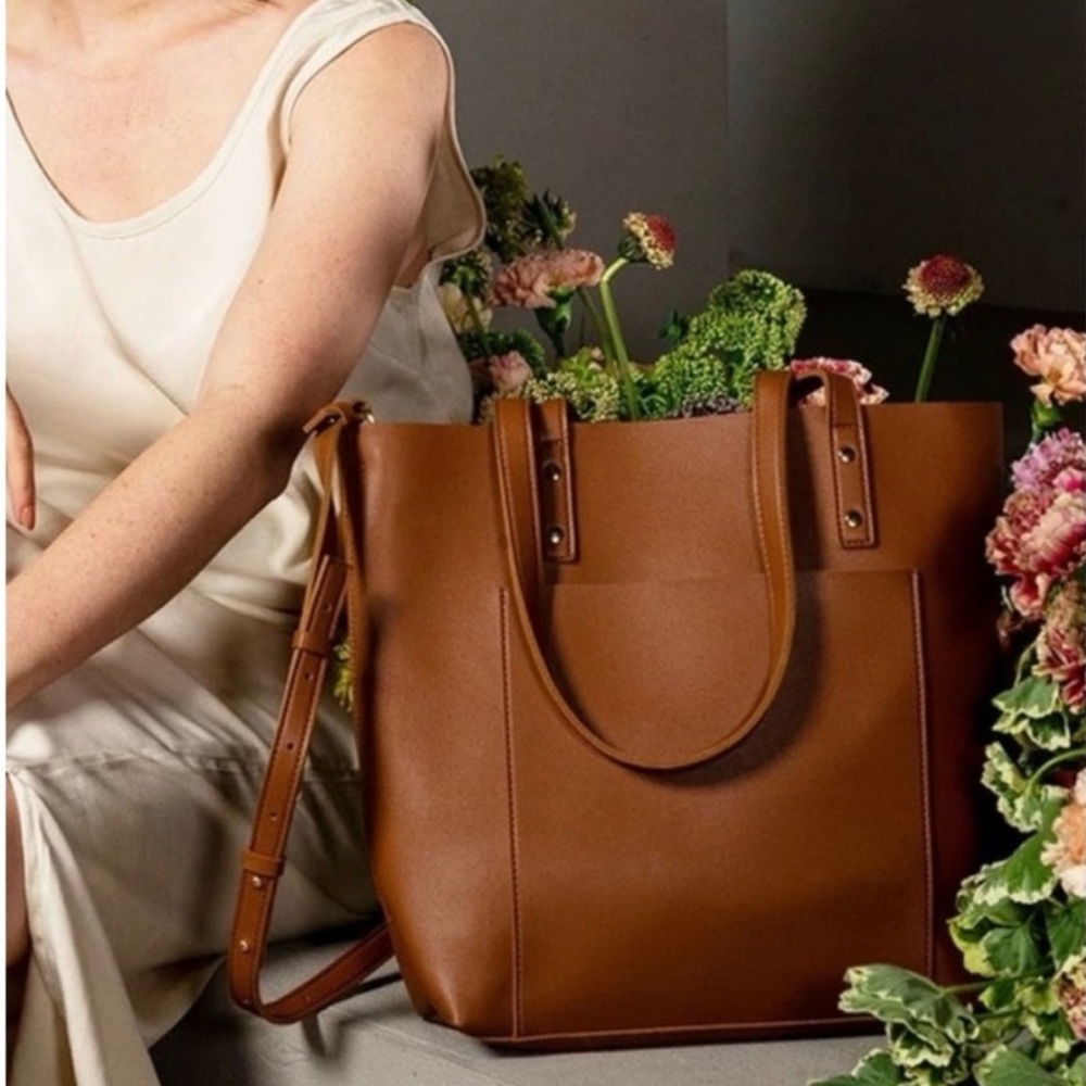 Henny + Lev Vegan Leather Everyday 2 in 1 Tote Bag in Cognac - Picture 4 of 11